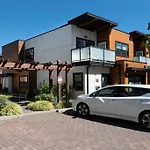 Cedar Hill Sunlit Stay - Bright Spacious & Modern