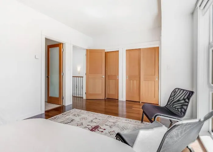 Cedar Hill Sunlit Stay - Bright Spacious & Modern