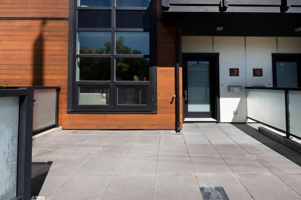 Cedar Hill Sunlit - Bright Spacious & Modern