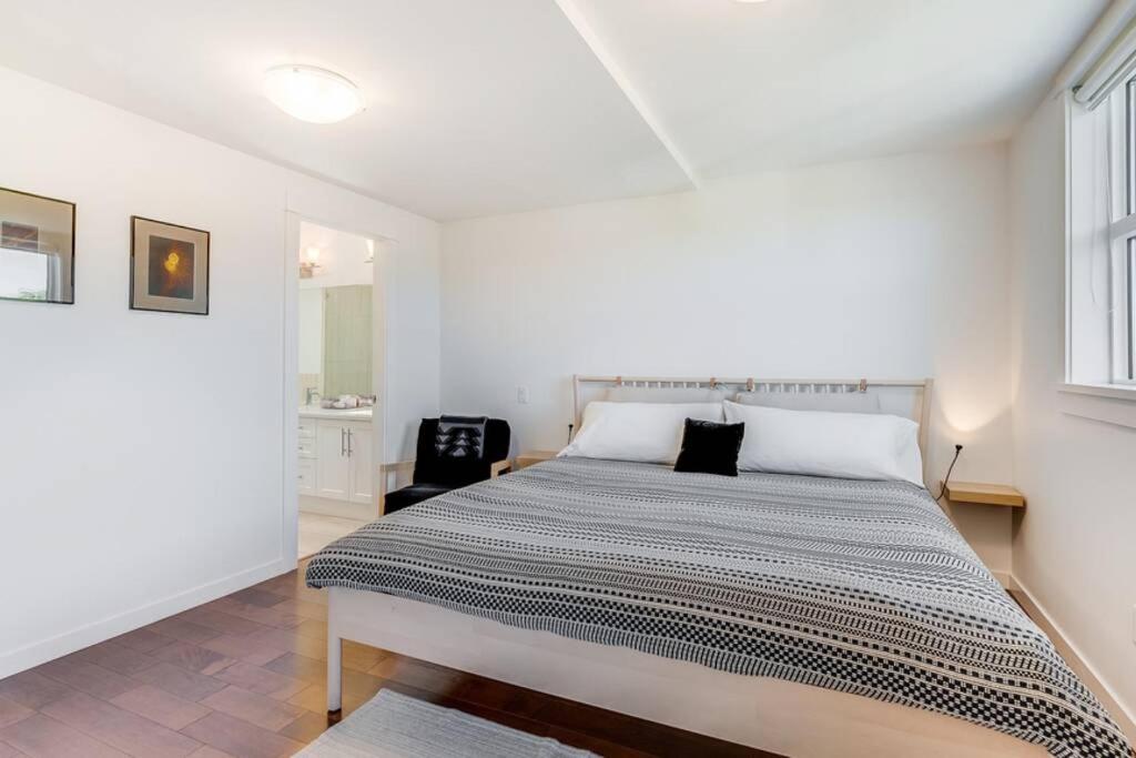 Cedar Hill Sunlit - Bright Spacious & Modern *