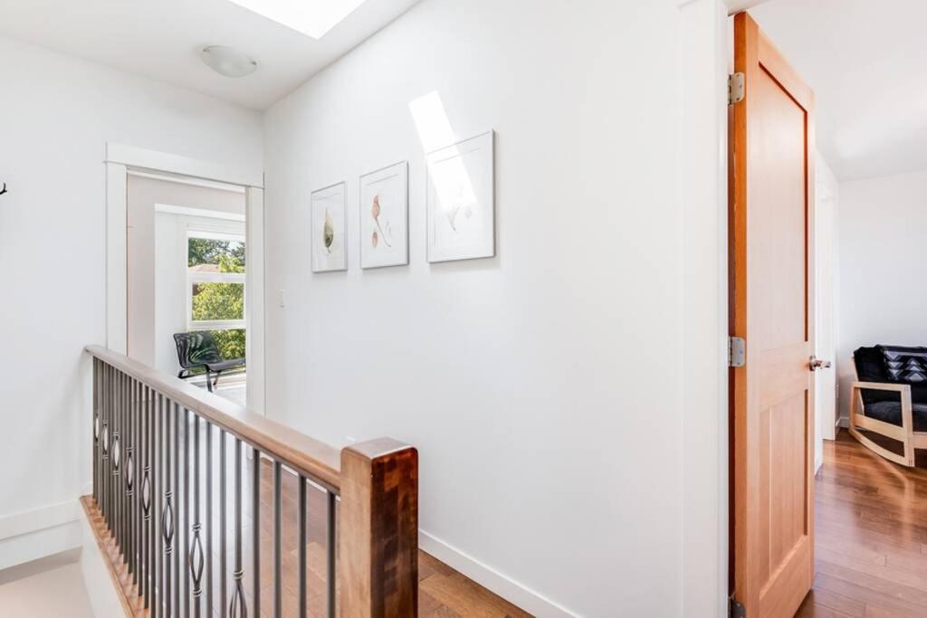 Cedar Hill Sunlit - Bright Spacious & Modern