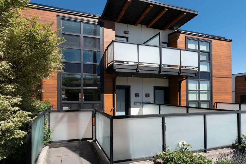 Cedar Hill Sunlit - Bright Spacious & Modern Ferienhaus *