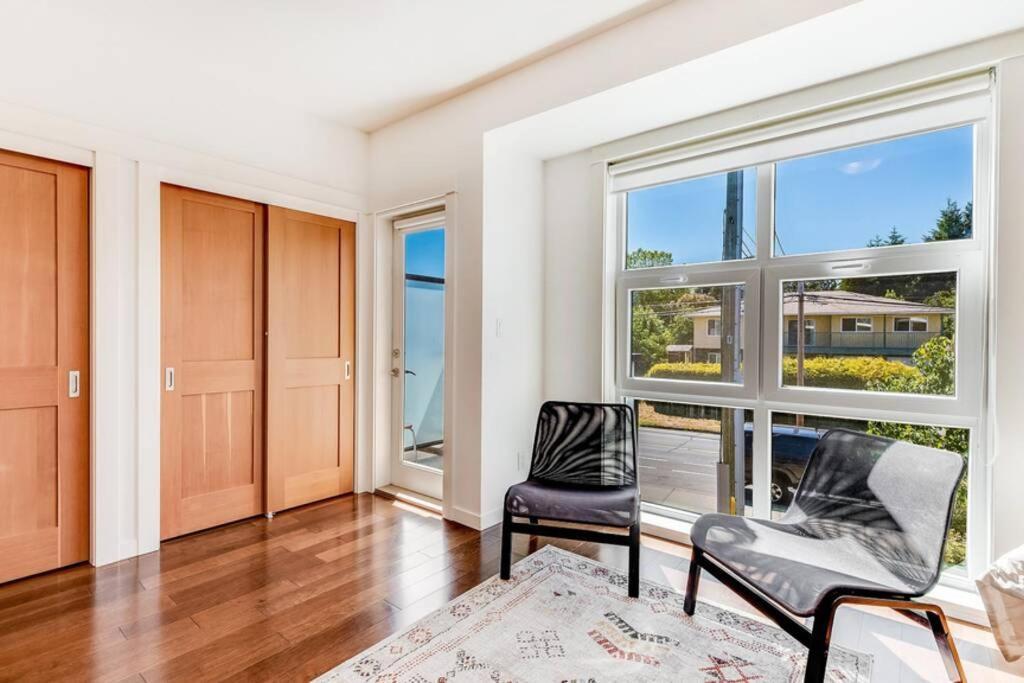 Cedar Hill Sunlit - Bright Spacious & Modern *