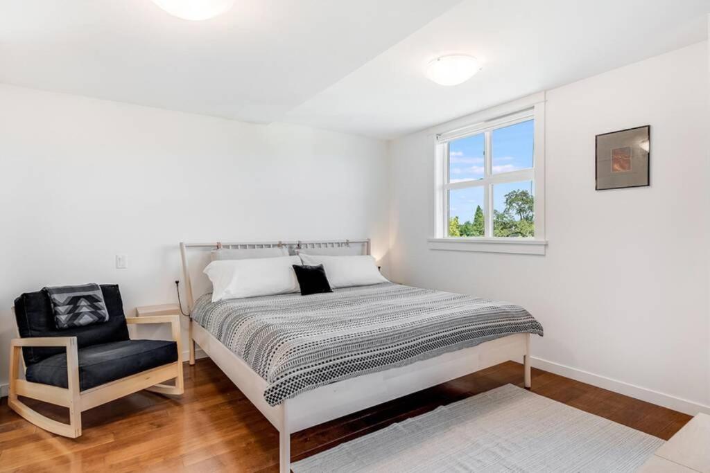 Cedar Hill Sunlit - Bright Spacious & Modern Ferienhaus *