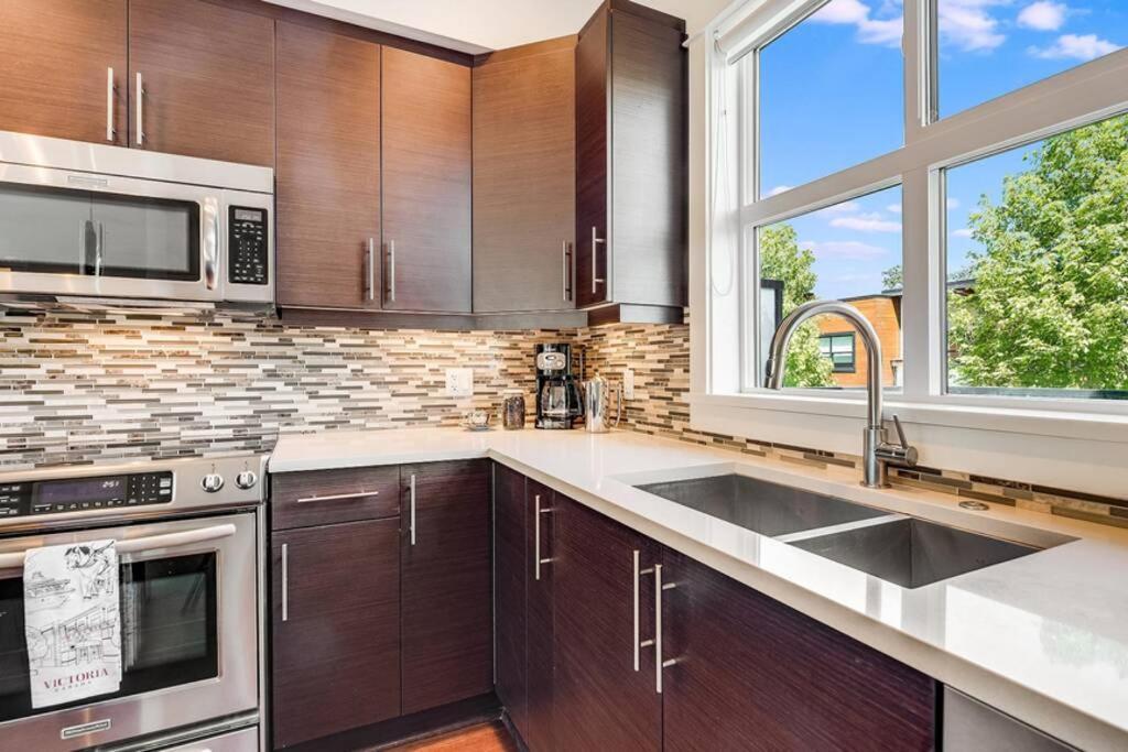 Cedar Hill Sunlit - Bright Spacious & Modern Ferienhaus *