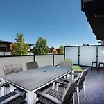 Cedar Hill Sunlit Stay - Bright Spacious & Modern