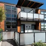 Cedar Hill Sunlit Stay - Bright Spacious & Modern